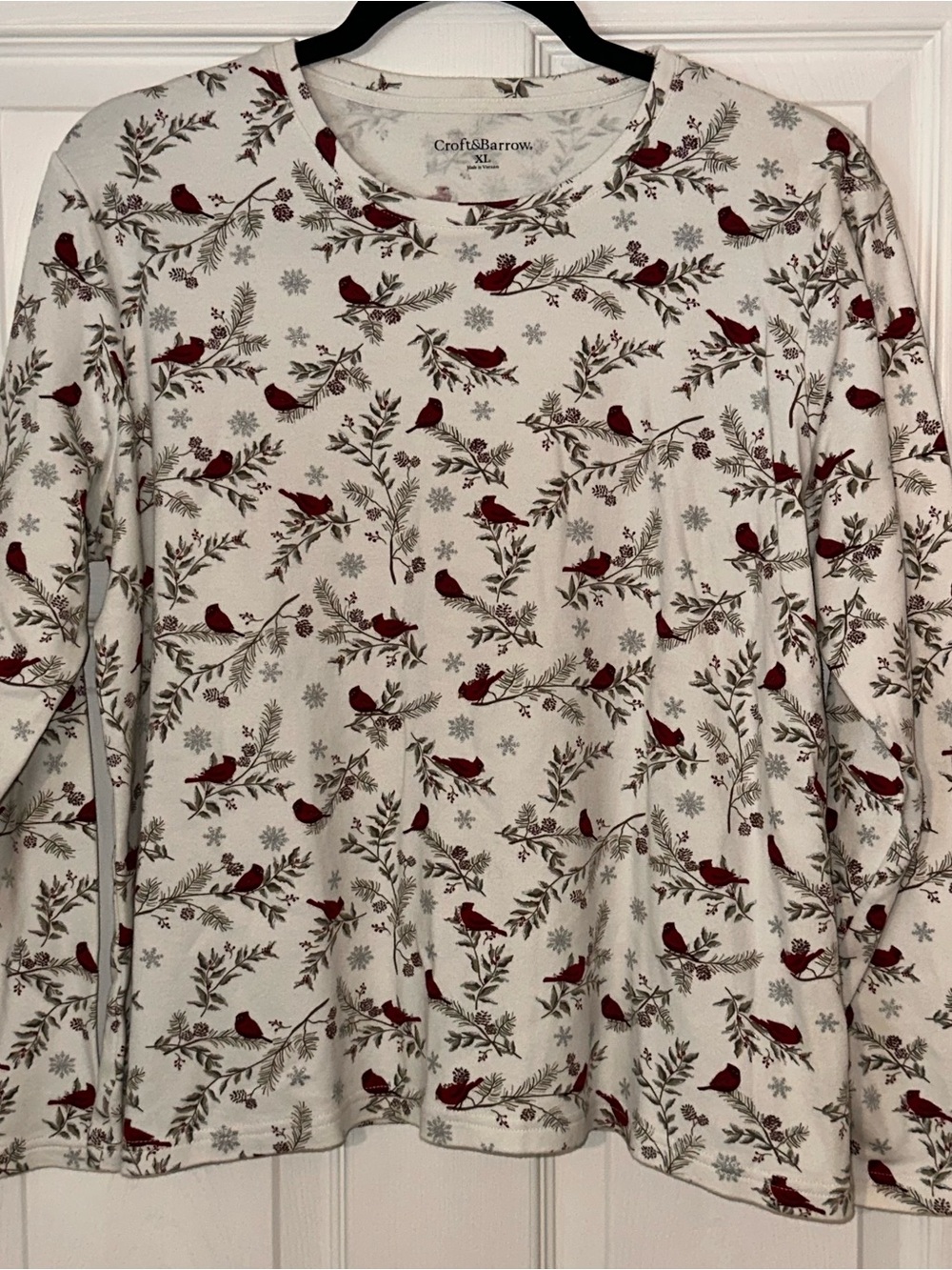 Croft & Barrow Cream Winter Long-Sleeve Cardinal Print Top